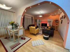Zee's Lux Central Spot